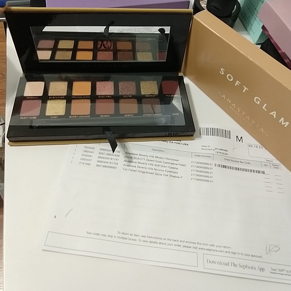 ABH Soft Glam Eyeshadow Palette